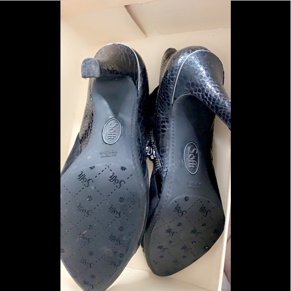 Söfft MAKAYLA black suede booties EUC - Picture 4 of 6